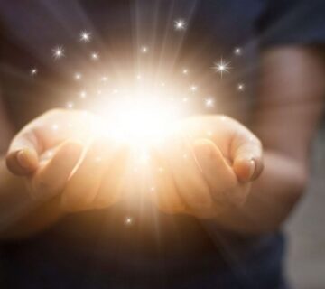 Medium, clairvoyant, clairsentient, clairaudient: what exactly are they? How can you tell if you have a spiritual gift? If so, how can you manage it effectively?