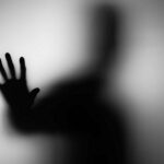 Fantômes, Entités Existent-ils ? Si oui, qui sont-ils vraiment ? Comment agissent-ils ? Qu'est-ce qu'un lieu ou une maison hantée ? Comment reconnaître un lieu hanté ? Comment s'en prémunir ? Comment savoir si on est hanté ?